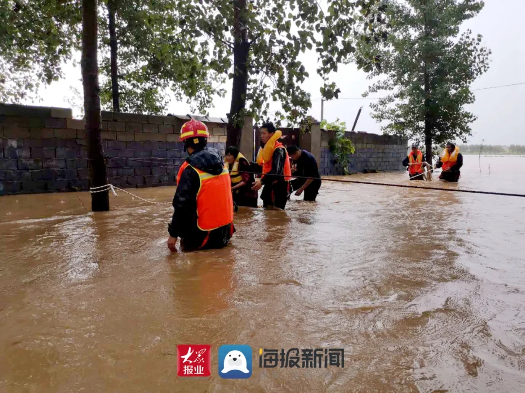 山东临沂遭遇突发洪水